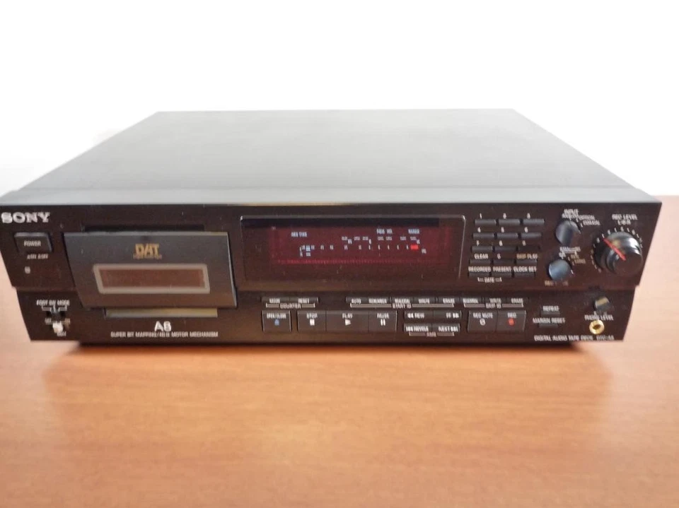 Sony DTC-A8 DAT Recorder Digital Audio Deck Junk For Parts or Repair Japan - Image 3 of 4