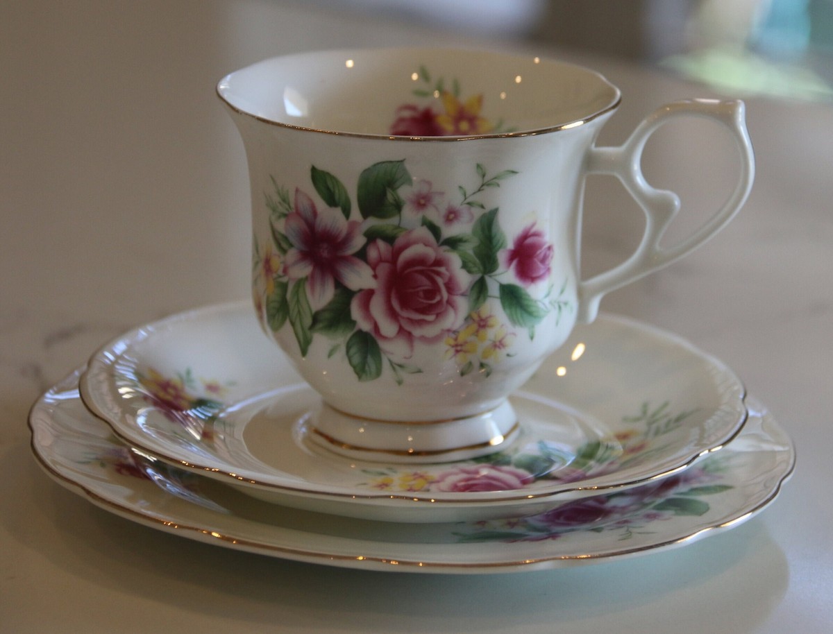 Pretty Vintage Royal Wessex 'Antoinette' Teacup Trio Set Pretty