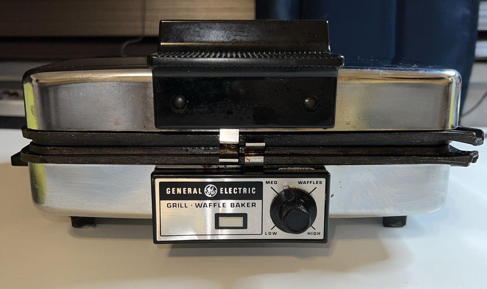 Vintage GE General Electric Chrome Waffle Iron Maker Grill A2G48T