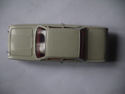 Dinky Toys – Ford Taunus 559 – Grise – Échelle 1/43 – Avec Boîte