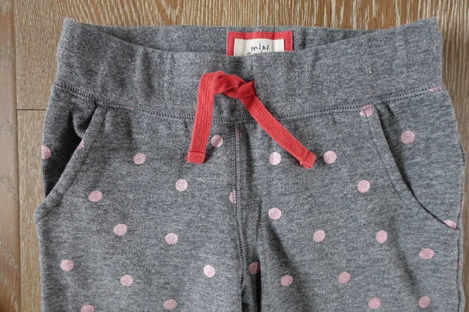 Pantalones deportivos Mini Boden grises a lunares para niñas talla 7 usados en excelente estado Foto 3 de 4