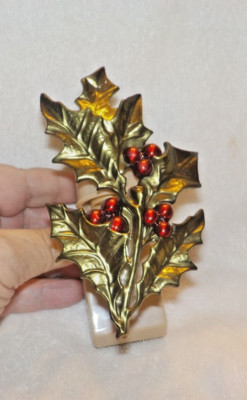 Bath & Body Wallflowers fragrance Diffuser Plug in - Olive green metallic leaves