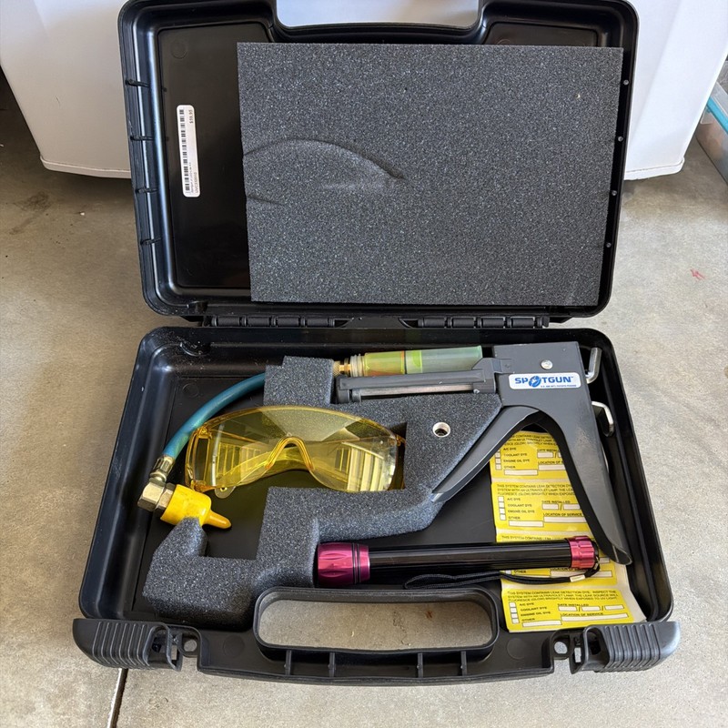 Cornwell Spotgun Jr./LED-Lite Leak Detector Kit LED UV w/ Injection Gun
