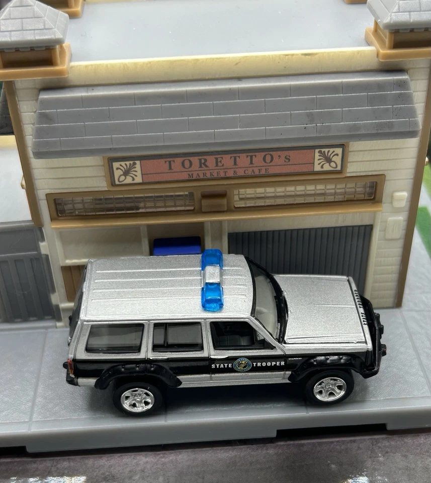 Jeep Cherokee Loose Collectible 1:64 Diorama Police Vehicle - Image 2 of 4