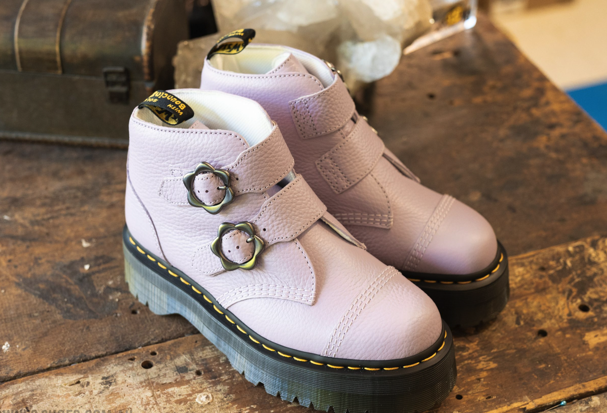 Dr Martens DEVON FLOWER PLATFORM Boots in Lilac Soft Rich Dr Martens DEVON FLOWER PLATFORM Boots in Lilac Soft Rich