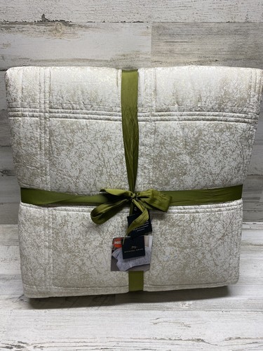 Michael Aram Quilted Metallic Textured Queen Coverlet Quilted Ivory / Gold New - Picture 3 of 8