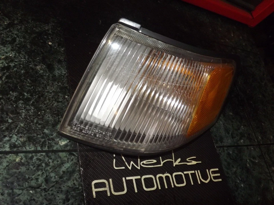 96-98 OEM Mazda MPV Stanley conjunto de luces de esquina delanteras del lado del conductor 041-4121 DV Foto 4 de 4