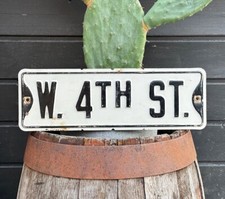 VINTAGE USA N. 4TH ST. STRA&szlig;ENSCHILD SCHILD 46x15 METALL GEPR&Auml;GT 1950&acute;s MAN CAVE