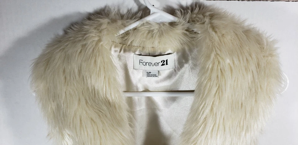 Forever 21 Faux Fur Women’s Vest Cream Taupe Size S, Small - Image 2 of 4