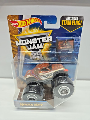 2017 Monster Mutt Junk Yard Dog  Monster Jam Dawg Pound Hot Wheels Monster Truck