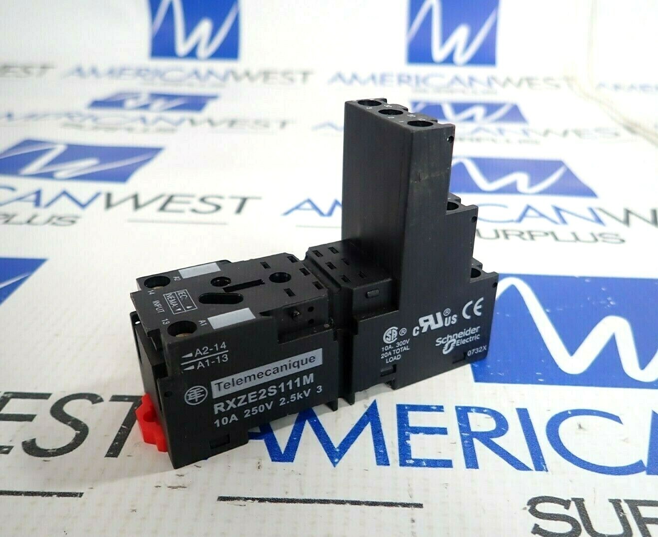 SCHNEIDER RXZE2S108M RELAY SOCKET 8 PIN BASE *LOT OF 2* *NEW*