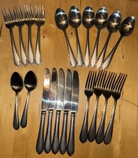 INTERNATIONAL DIAMOND ANTIQUE PEARL STAINLESS FLATWARE FROSTED CENTER FORK SPOON