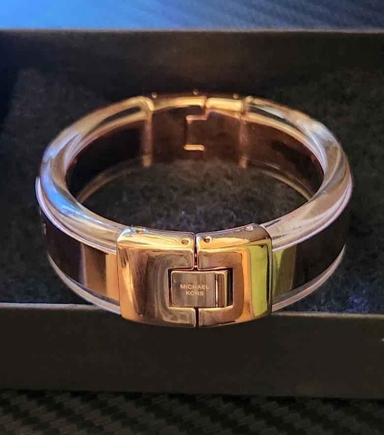 Pulsera con placa con logotipo de Michael Kors (oro)  Foto 3 de 4