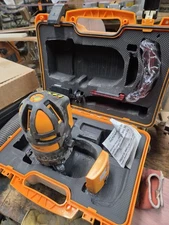 AccuLine Pro.  Quad Line Self Leveling Line Generator Model40-6662