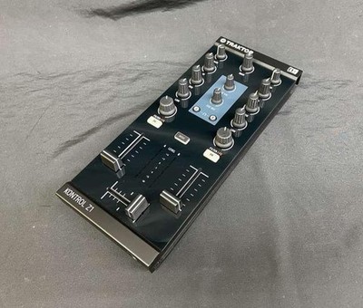 Native Instruments Traktor Kontrol Z1 DJ Controller Audio Interface Compact