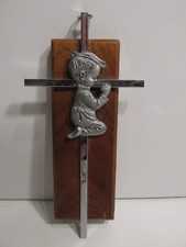 VTG OAK WOOD WALL CROSS PEWTER PRAYING BABY BOY CHRISTENING FIRST COMMUNION GIFT