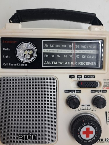 Eton FR-300 Crank AM/FM/TV/WEATHER Emergency Portable Radio/Lights White - Afbeelding 5 van 7