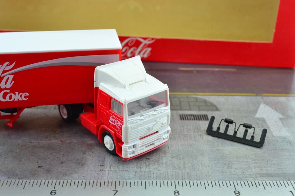 Remolque tractor Albedo Volvo F12 Coca Cola 1:87 HO (HO6588) Foto 3 de 3