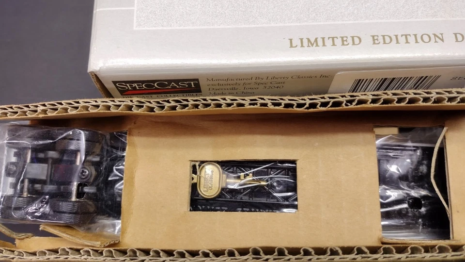 NEW SPECCAST Case IH Freightliner  #ZJD-762 Die Cast Metal Bank Liberty Maxxum - Image 3 of 4