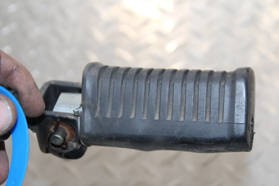 Kawasaki 750 CSR KZ750M 1982 reposapiés delantero derecho clavija paso Foto 3 de 4