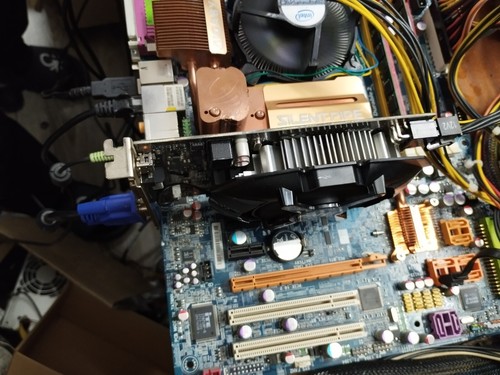 Gigabyte GA-P35-DS4 REV:1.0 socket 775 + Intel Q8200 + 4gb ddr2+ I/O shield - Picture 4 of 6