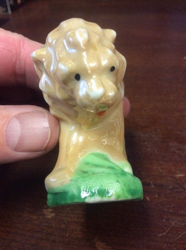 2" Tall Unbranded Ceramic Lion Figurine Preowned Resin Home Decor Collectible - Picture 2 of 12