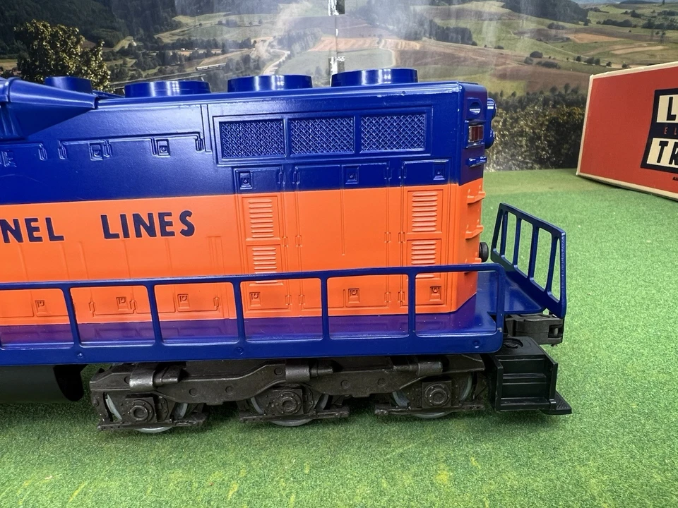 LIONEL 6-8380 O GAUGE LIONEL LINES SD28 ""Flat Top"" DIESEL LOCOMOTIVE - Image 3 of 4