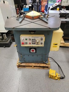 8-5/8" X 8-5/8" AMADA CS-220 HYDRAULIC CORNER NOTCHER 10 Ton Capacity Sanson NW