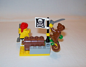Lego Pirates 6235 Buried Treasure Chest + Instructions - Missing Hand & Pistol