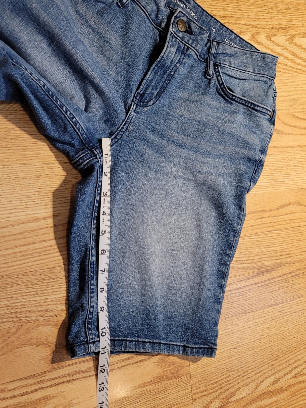 Calvin Klein Jean Shorts Women's Size: 10 Pockets City Short thumbnail 5