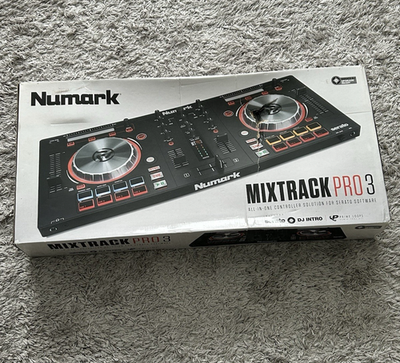 【動作良好・メルカリ最安値】 　Numark MIXTRACK PRO 3 Numark Mixtrack Pro 3 All-in-One Controller Solution for Serato DJ