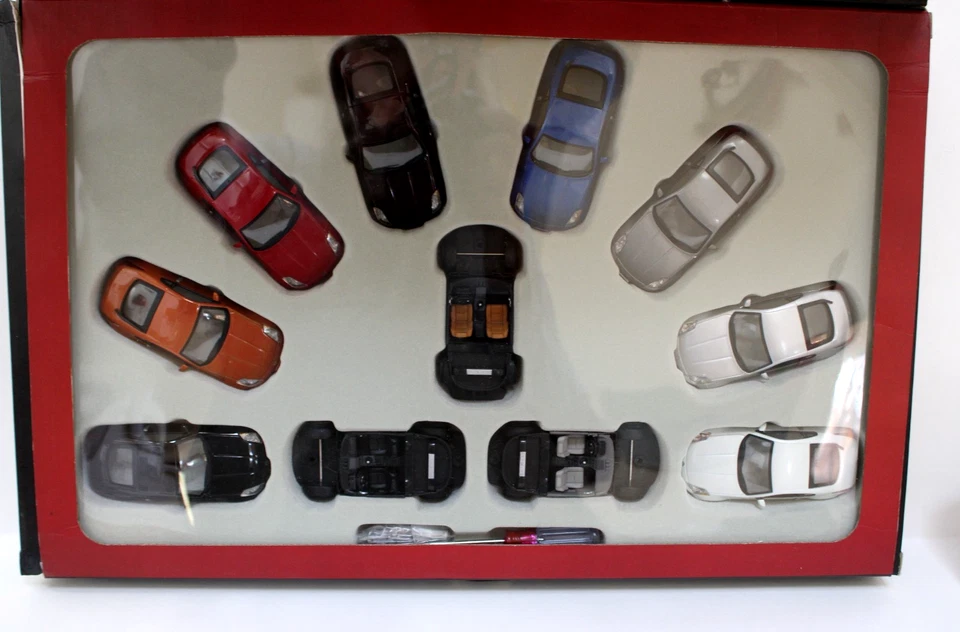 J Collection Models 1:43 Nissan 350Z Limited Edition Showroom Set 8 Cars 2002-3 - Image 2 of 4