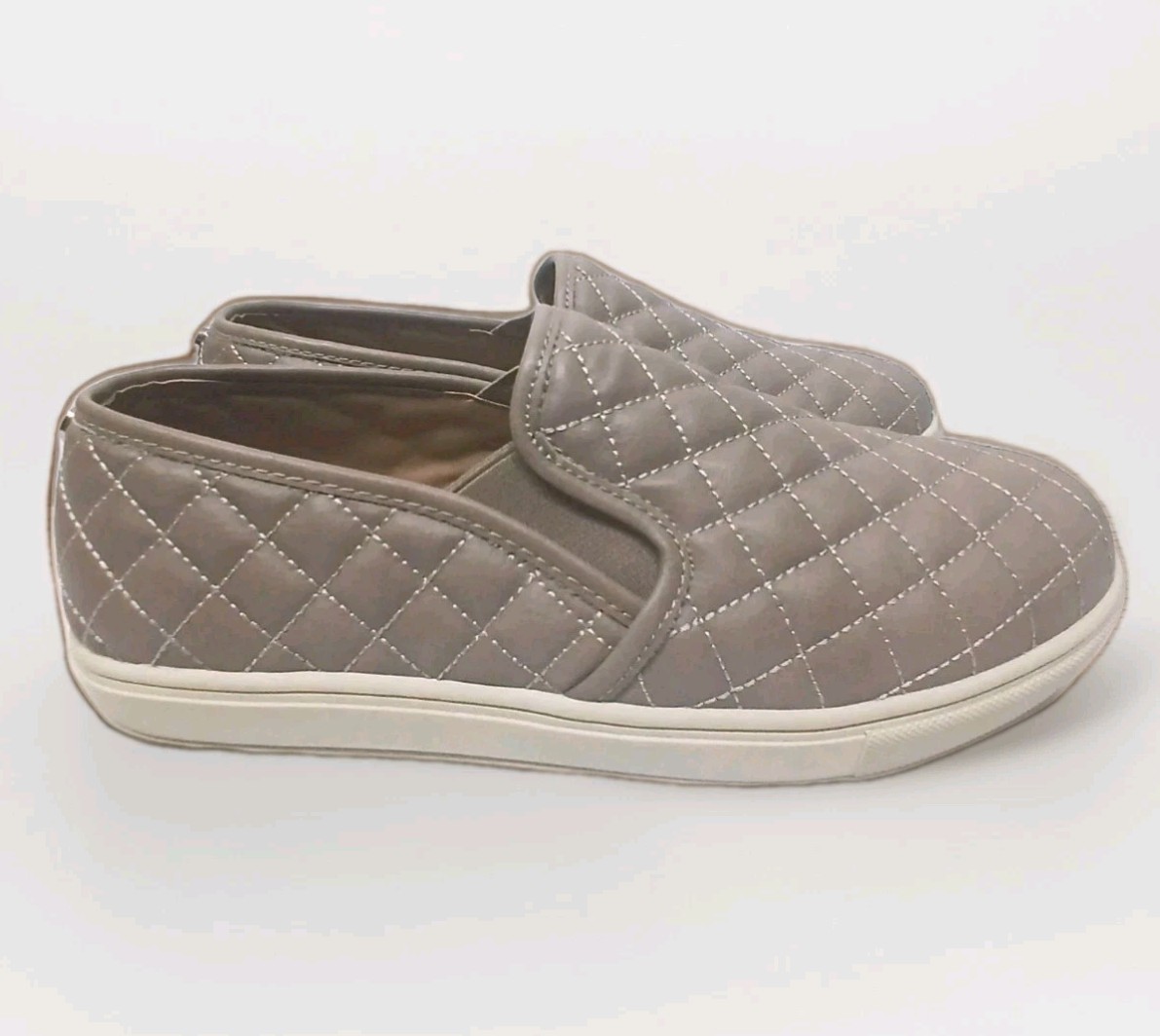 Steve Madden Womens 10W Taupe Quilted Flat Slip-On Fashion Sneakers Minimalist 