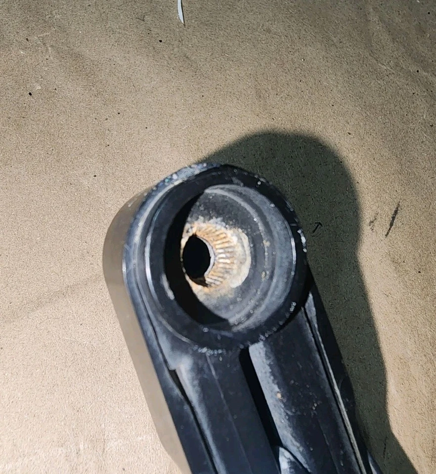 2000 2001 2002 2003 2004 2005 TOYOTA CELICA ESCOTILLA BRAZO LIMPIAPARABRISAS TRASERO 85241-20120 Foto 3 de 3