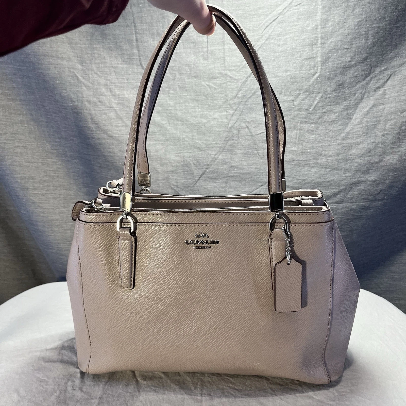 Borsa a tracolla Coach Christie Crossgrain in pelle tortora #F34673