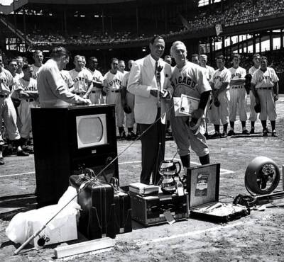 Chairman of Frankie Frisch day, Jack Weiner, Frankie a new giant T- Old Photo 1