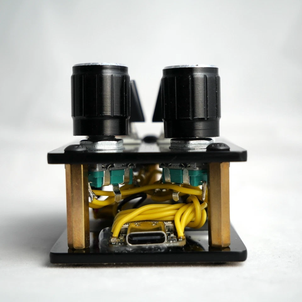 useMidi Wireless Bluetooth madMidiMini 2025 Black Acrylic Midi Instrument - Image 3 of 4