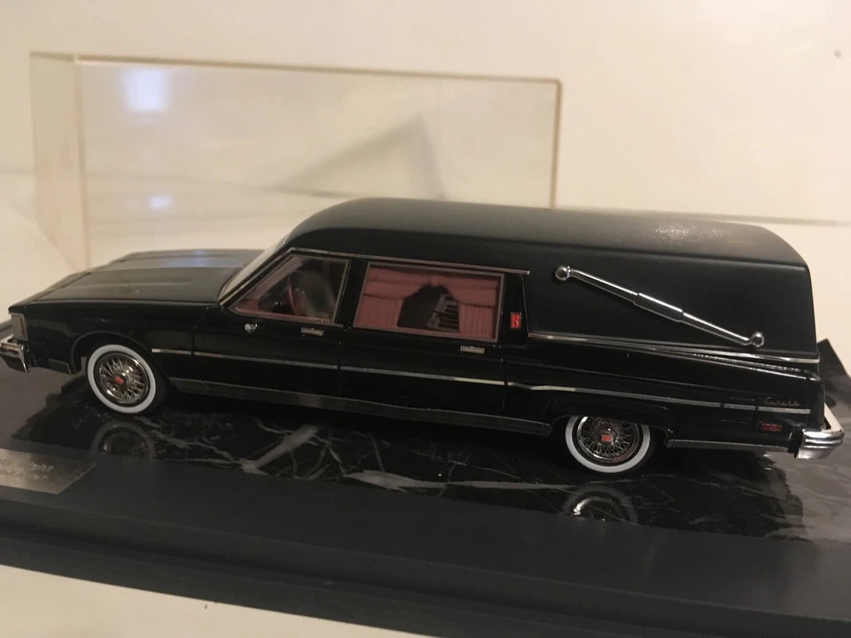 MATRIX 1/43 OLDSMOBILE 98 EUREKA REGENT LANDAULET COCHE FÚNEBRE TIENE PROBLEMAS EN ESTUCHE Foto 3 de 4