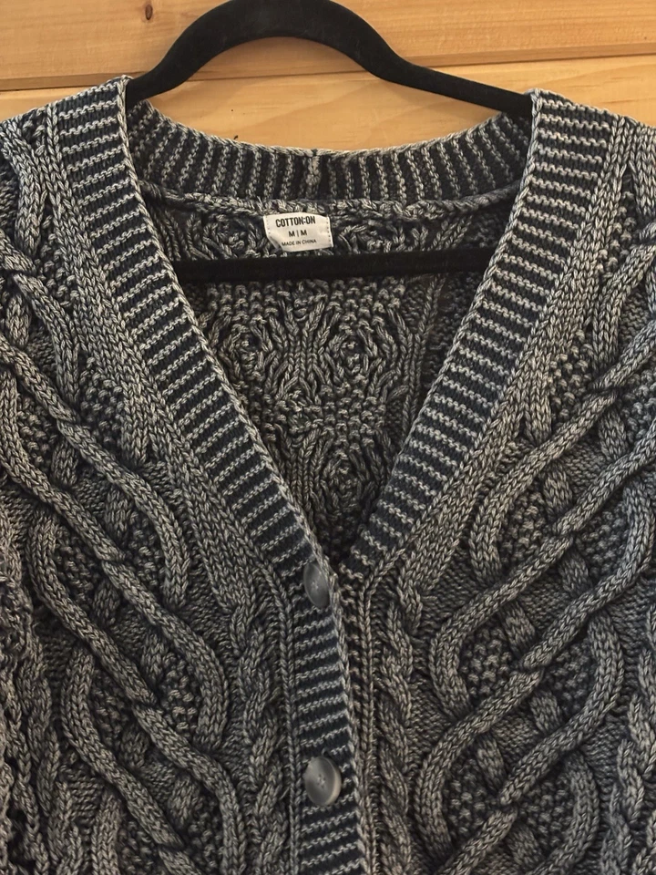 Suéter Cárdigan Recortado Tejido Algodón Sobre Cable M Algodón Azul Denim Lavado Look Foto 2 de 4