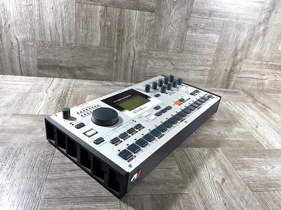 End Cheeks for ELEKTRON Machinedrum / Analog Four / RYTM /Octatrack - BLACK - Image 2 of 4