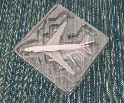 Herpa 507202 1:500 Delta Air Lines Boeing B747-100 N9899 - 第 6/6 張圖片
