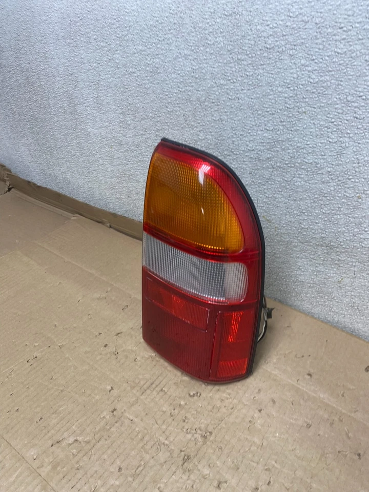 Оригинальный правосторонний задний фонарь для Suzuki XL-7 Vitara 1999–2003 годов выпуска U2988 DW - Изображение 2 из 4