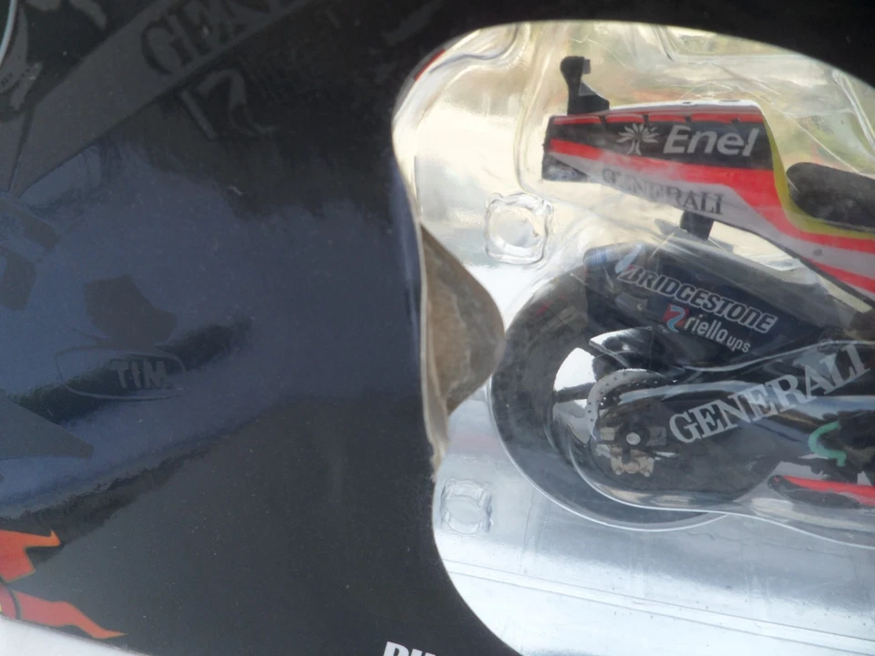 1/12 MINICHAMPS - DUCATI DESMOSEDICI GP 11 - TEMA DUCATI 2011 - ROSSI LIMITED - Immagine 3 di 4