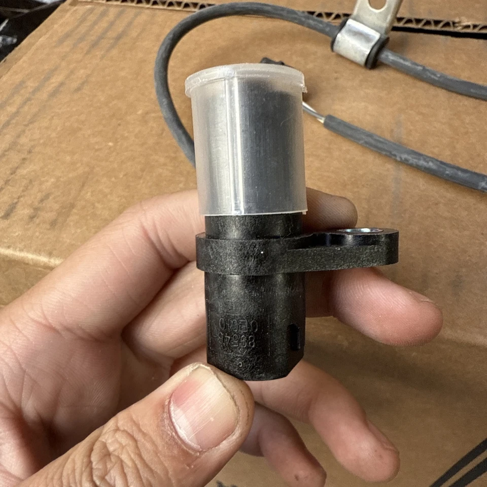 Sensor de velocidad ABS intermotor estándar del lado del conductor trasero para Lexus RX350 07-09 Foto 4 de 4