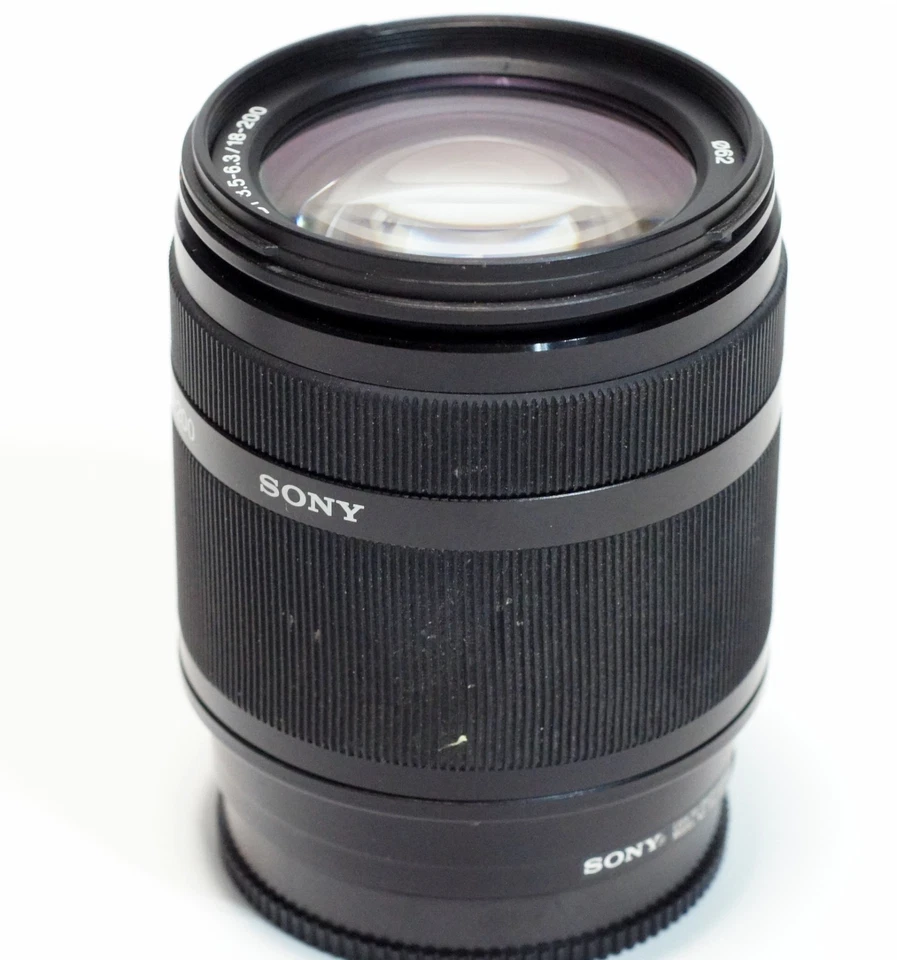 Sony 18-200mm F3.5-6.3 DT SAL18200 Lens Sony A-mount - Image 3 of 4