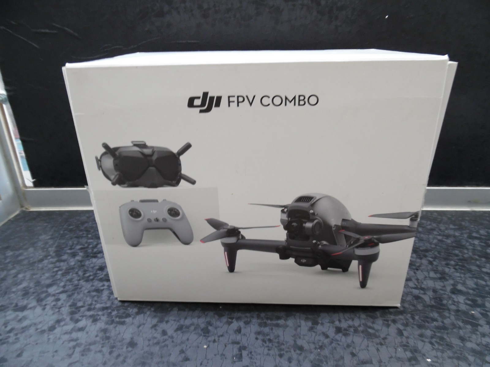 DJI FPV Drone Combo Goggles V2 -Remote Controller- & Charger - Works Great-image