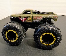 Hot Wheels Monster Trucks V8 Bomber 1:64 Green