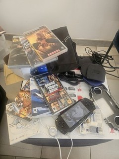 Sony PSP Model 1004 Avec Jeux Films Et Accessoires