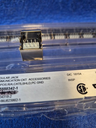 Modular Jack 5558342-1 8POS, R/A, CAT5, SHLD, PC GND lot of 16. - 第 3/8 張圖片