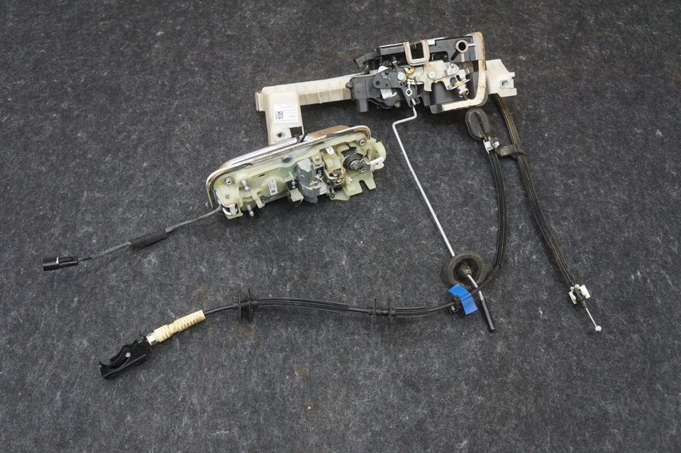 Manija de puerta delantera izquierda y cerradura de pestillo OEM JC3B2522401 Ford F350 Super Duty 17-22 Foto 3 de 4